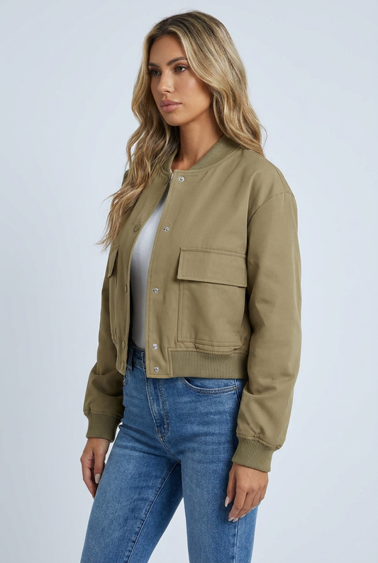 Olive giacca bomber coste bottoni a pressione tasche con patta corta closeup