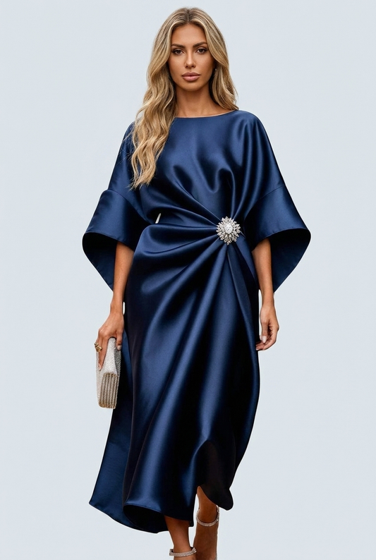 Navy abito midi raso manica kimono scollo barca broche vita closeup