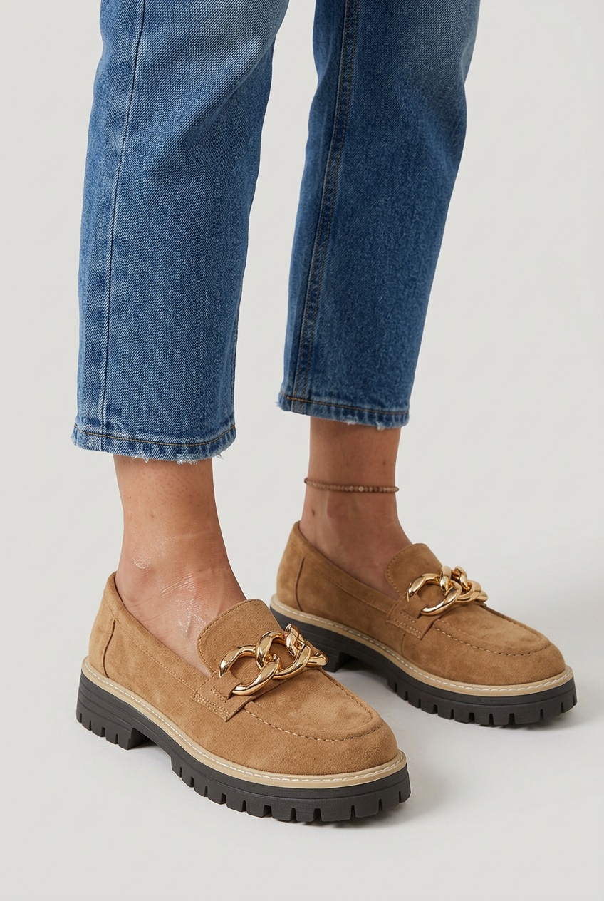 Camel mocassini platform camoscio catena oro closeup