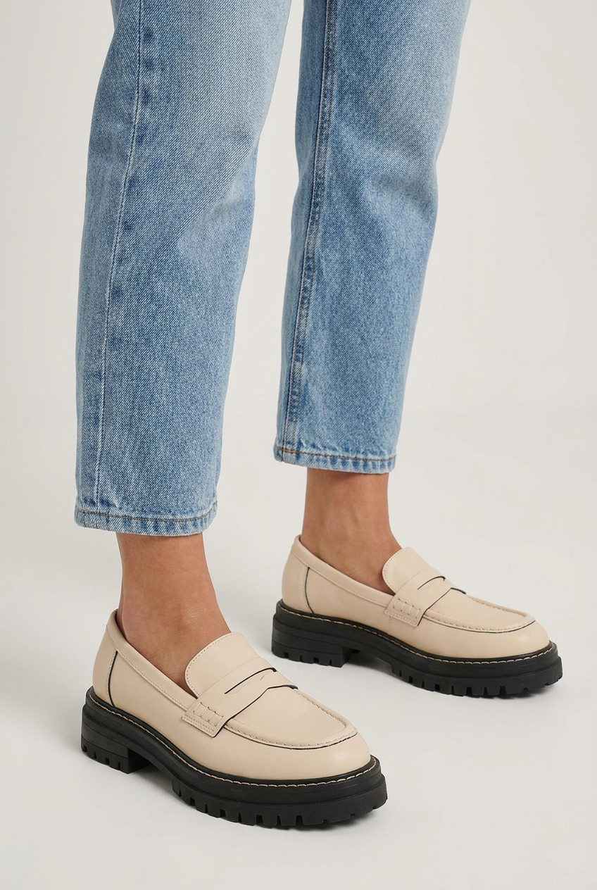 Beige mocassini platform penny bordo oro closeup