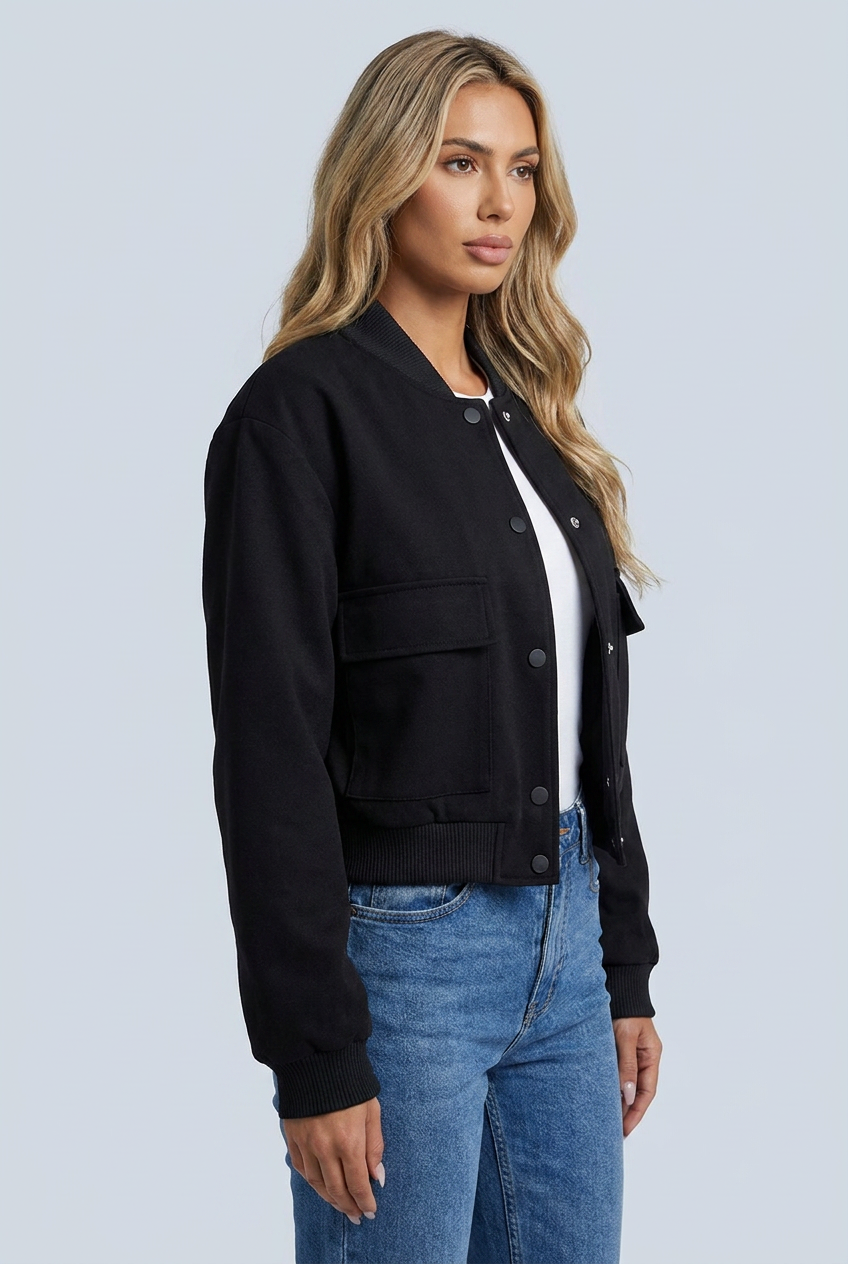 Black giacca bomber coste bottoni a pressione tasche con patta corta closeup