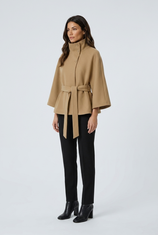 Camel cappotto corto mantella collo alto cintura maniche a cappa misto lana closeup