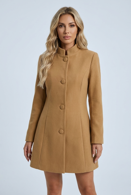 Camel cappotto linea A abbottonato collo alto svasato effetto lana closeup